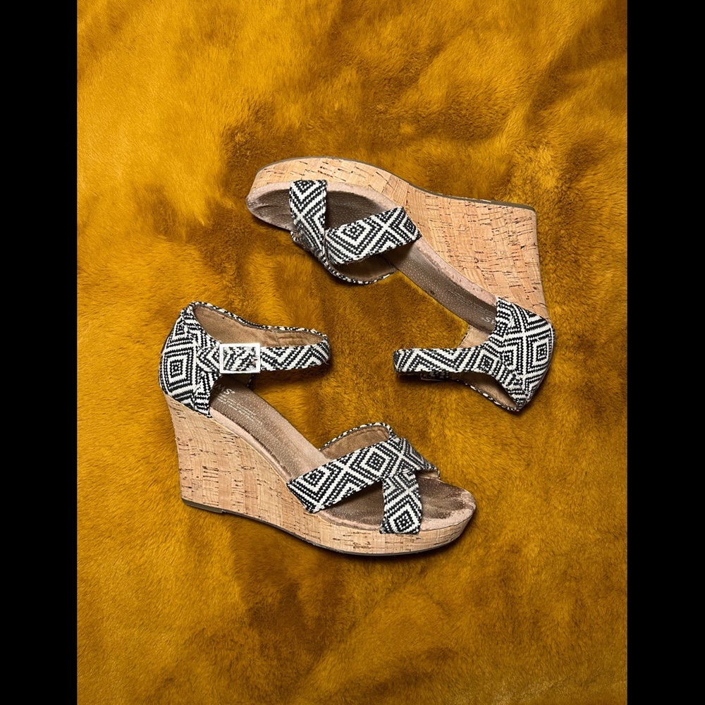 Toms • Wedges